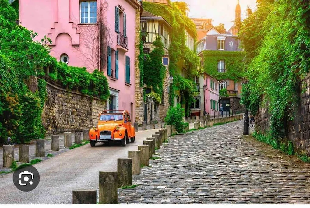 In The Center Of Montmartre-1