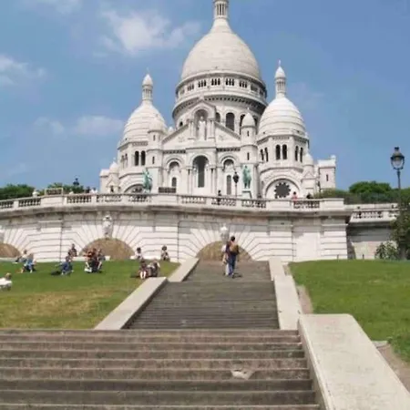 In The Center Of Montmartre-3